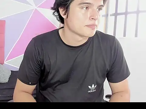 Snapshot of invincible200 chatting on 11/26/25, 02:18 invincible200 online show from 11/26/25, 02:18