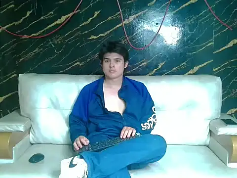 Snapshot of invincible200 chatting on 11/28/25, 02:42 invincible200 online show from 11/28/25, 02:42