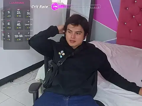 Snapshot of invincible200 chatting on 11/30/25, 02:43 invincible200 online show from 11/30/25, 02:43