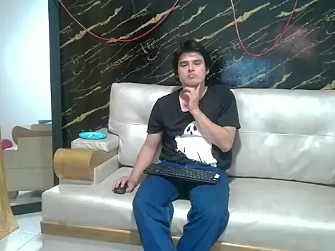 Snapshot of invincible200 chatting on 12/01/25, 03:06 invincible200 online show from 12/01/25, 03:06