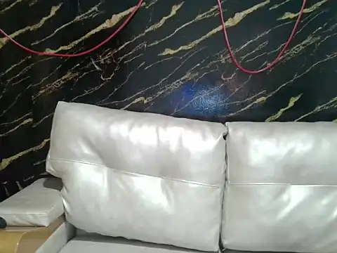 Snapshot of invincible200 chatting on 12/18/25, 02:23 invincible200 online show from 12/18/25, 02:23