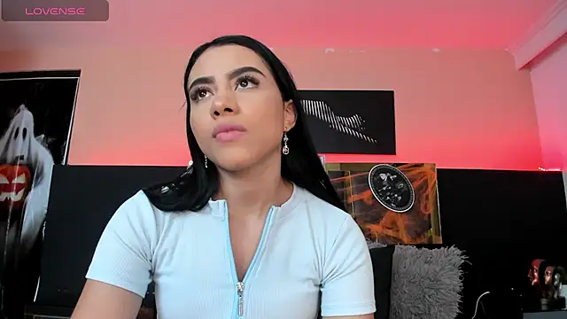 Snapshot of ScarletTorres chatting on 10/21/25, 06:41 ScarletTorres online show from 10/21/25, 06:41