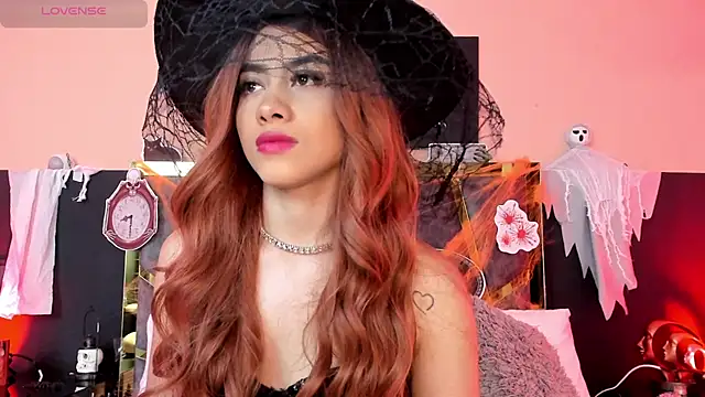 Snapshot of ScarletTorres chatting on 10/31/25, 07:15 ScarletTorres online show from 10/31/25, 07:15