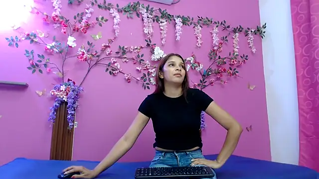 skinnybarbie022 online show from 05/14/26, 12:28