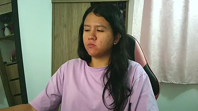 Oliviawatson1 online show from 11/25/25, 12:49