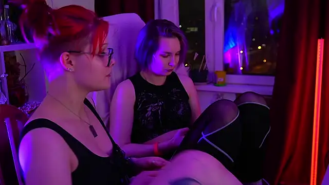 Snapshot of Sova173 chatting on 12/15/25, 04:33 Sova173 online show from 12/15/25, 04:33