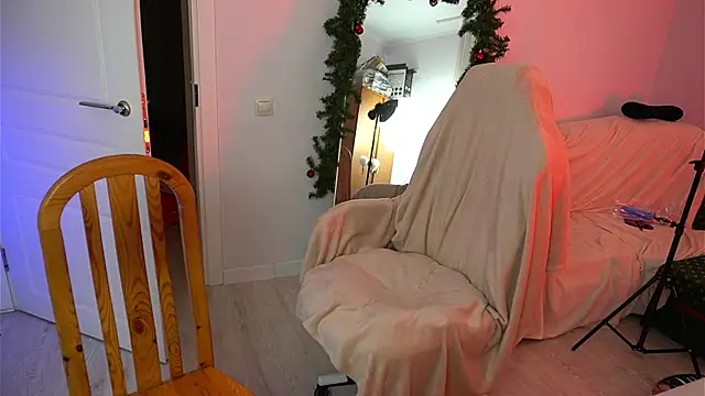 Snapshot of Sova173 chatting on 04/05/26, 05:43 Sova173 online show from 04/05/26, 05:43