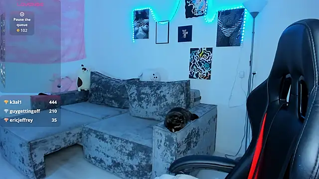 Snapshot of cute_little_ass chatting on 09/10/25, 12:10 cute little ass online show from 09/10/25, 12:10