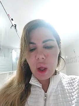 Snapshot of Alisasex@xh chatting on 05/04/26, 04:30 Alisasexxh online show from 05/04/26, 04:30