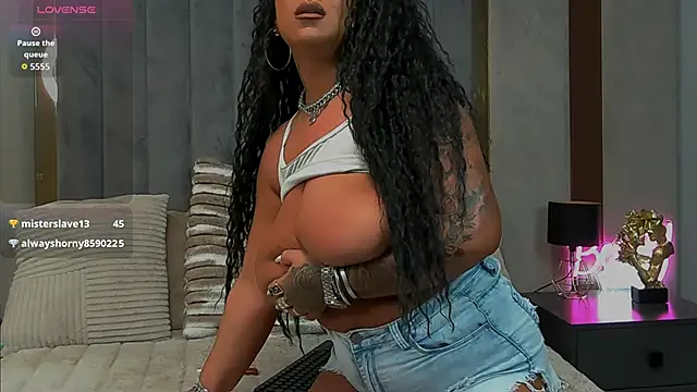 Snapshot of Sierra_Quinn chatting on 03/28/26, 08:19 Sierra Quinn online show from 03/28/26, 08:19