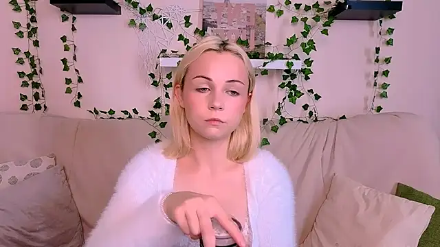 Charlotte Colinss online show from 09/25/25, 05:11