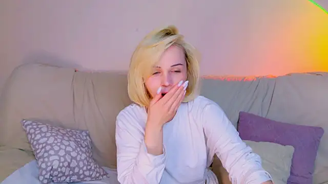 Charlotte Colinss online show from 05/11/26, 04:07
