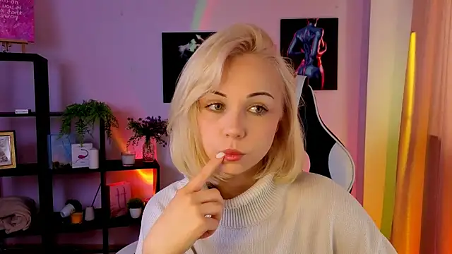 Charlotte Colinss online show from 05/16/26, 04:20