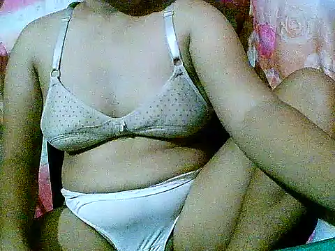 Snapshot of hotmom_pinay chatting on 10/20/25, 04:29 hotmom pinay online show from 10/20/25, 04:29