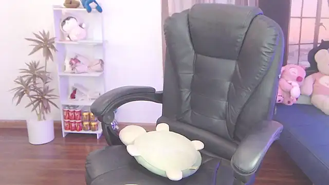 Suzie Wet Cave online show from 10/12/25, 08:24