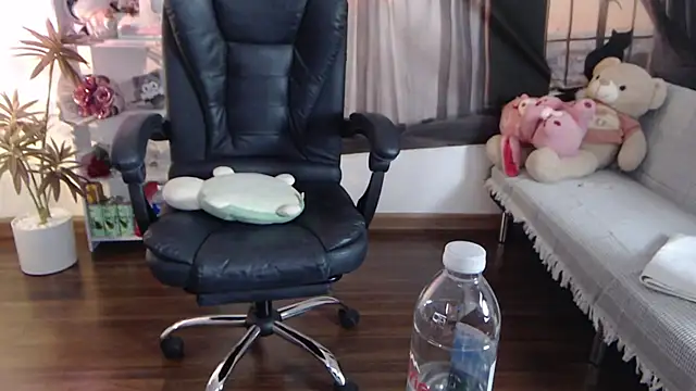 Suzie Wet Cave online show from 10/27/25, 11:58