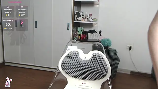 Snapshot of Suzie_Wet_Cave chatting on 03/27/26, 11:10 Suzie Wet Cave online show from 03/27/26, 11:10