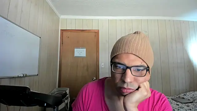 NaturalBeautyQueen online show from 10/14/25, 04:19