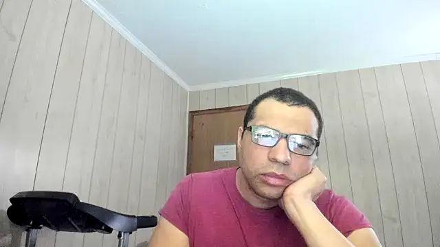 Snapshot of NaturalBeautyQueen chatting on 06/14/26, 08:00 NaturalBeautyQueen online show from 06/14/26, 08:00