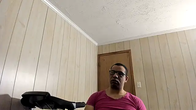 Snapshot of NaturalBeautyQueen chatting on 07/17/26, 11:28 NaturalBeautyQueen online show from 07/17/26, 11:28
