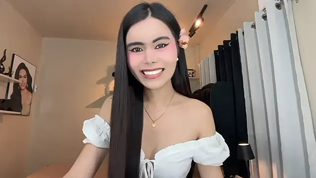 Snapshot of Princess_Material chatting on 06/22/26, 05:04 Princess Material online show from 06/22/26, 05:04