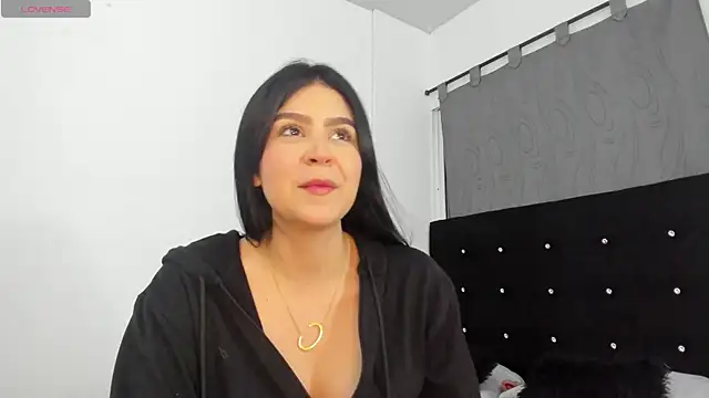 Snapshot of NicoleFletcher chatting on 10/10/25, 06:23 NicoleFletcher online show from 10/10/25, 06:23