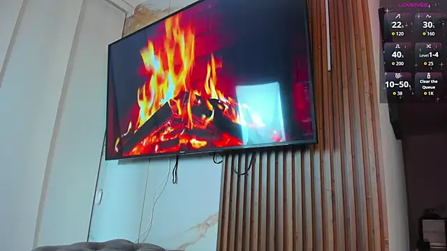 Snapshot of Michelle_Ferrerr chatting on 04/17/26, 10:29 Michelle Ferrerr online show from 04/17/26, 10:29