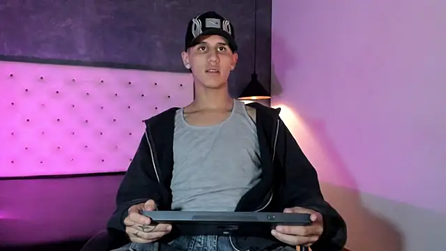 Snapshot of _realwav chatting on 10/17/25, 07:11  realwav online show from 10/17/25, 07:11