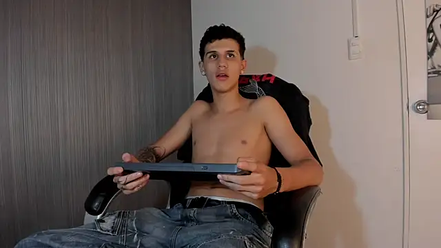 Snapshot of _realwav chatting on 10/18/25, 05:46  realwav online show from 10/18/25, 05:46