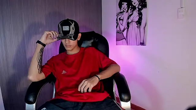 Snapshot of _realwav chatting on 10/30/25, 07:54  realwav online show from 10/30/25, 07:54