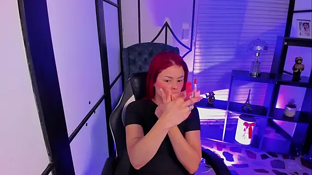 Snapshot of NahomiRichards_ chatting on 10/16/25, 05:08 NahomiRichards  online show from 10/16/25, 05:08