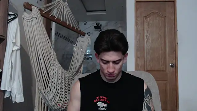 Snapshot of AteneoJr chatting on 10/30/25, 04:14 AteneoJr online show from 10/30/25, 04:14