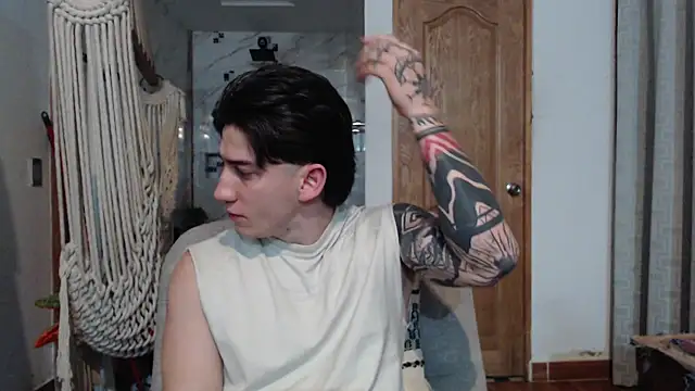 Snapshot of AteneoJr chatting on 10/31/25, 04:57 AteneoJr online show from 10/31/25, 04:57