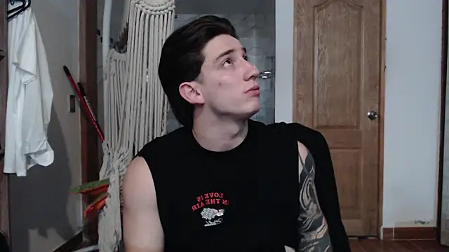 Snapshot of AteneoJr chatting on 11/06/25, 03:40 AteneoJr online show from 11/06/25, 03:40