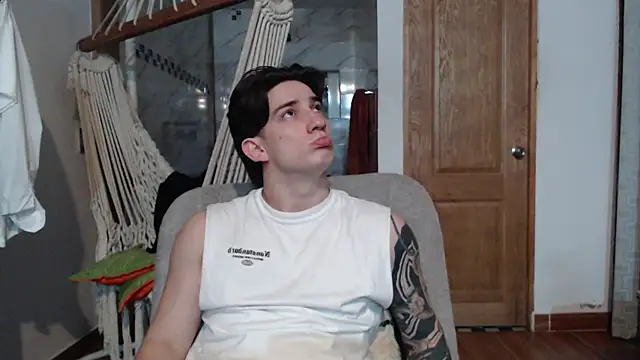 Snapshot of AteneoJr chatting on 11/11/25, 04:12 AteneoJr online show from 11/11/25, 04:12