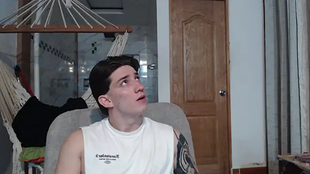 Snapshot of AteneoJr chatting on 11/15/25, 04:43 AteneoJr online show from 11/15/25, 04:43