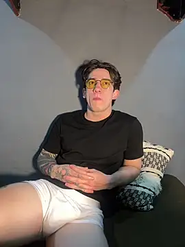 Snapshot of AteneoJr chatting on 03/27/26, 01:11 AteneoJr online show from 03/27/26, 01:11