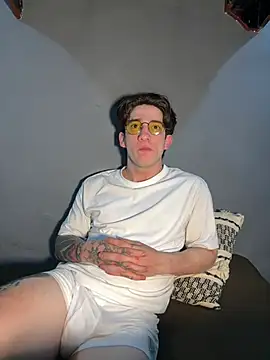 Snapshot of AteneoJr chatting on 03/28/26, 01:49 AteneoJr online show from 03/28/26, 01:49