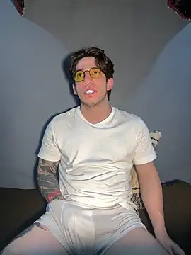 Snapshot of AteneoJr chatting on 04/07/26, 12:11 AteneoJr online show from 04/07/26, 12:11