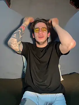 Snapshot of AteneoJr chatting on 04/15/26, 12:17 AteneoJr online show from 04/15/26, 12:17