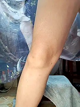 Snapshot of linhlinh_xx87 chatting on 11/04/25, 06:01 linhlinh xx87 online show from 11/04/25, 06:01