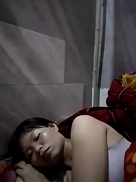 LinhNa999 online show from 10/13/25, 02:17