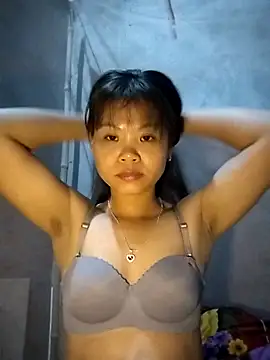 Snapshot of LinhNa999 chatting on 10/29/25, 01:02 LinhNa999 online show from 10/29/25, 01:02