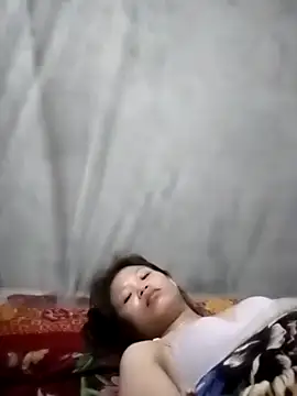 Snapshot of LinhNa999 chatting on 11/11/25, 02:11 LinhNa999 online show from 11/11/25, 02:11