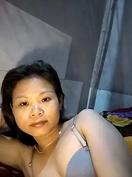 Snapshot of LinhNa999 chatting on 11/12/25, 12:38 LinhNa999 online show from 11/12/25, 12:38