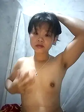 Snapshot of LinhNa999 chatting on 11/18/25, 01:44 LinhNa999 online show from 11/18/25, 01:44