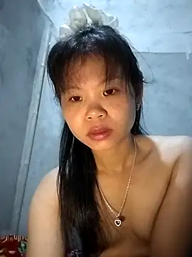 Snapshot of LinhNa999 chatting on 11/19/25, 01:05 LinhNa999 online show from 11/19/25, 01:05