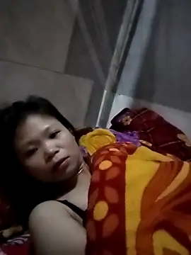 Snapshot of LinhNa999 chatting on 11/19/25, 01:11 LinhNa999 online show from 11/19/25, 01:11