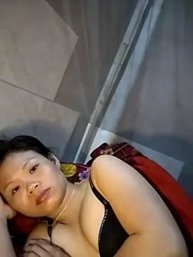 Snapshot of LinhNa999 chatting on 11/25/25, 01:27 LinhNa999 online show from 11/25/25, 01:27