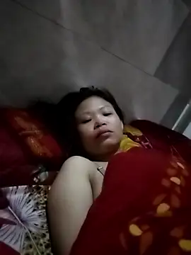 Snapshot of LinhNa999 chatting on 12/05/25, 01:42 LinhNa999 online show from 12/05/25, 01:42